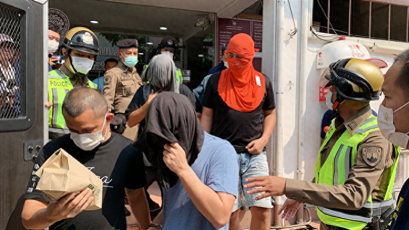 泰国警察绑架勒索5名中国游客：有华人涉案，趁换钱时假装逮捕